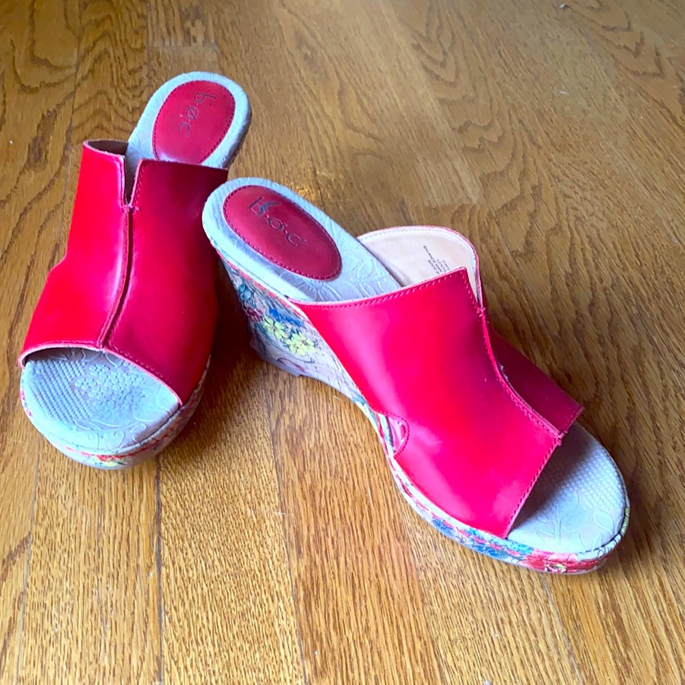 Like new! BOC red wedges